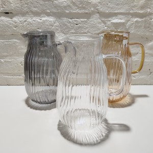 jarra vidrio labrada ambar 10x22cm