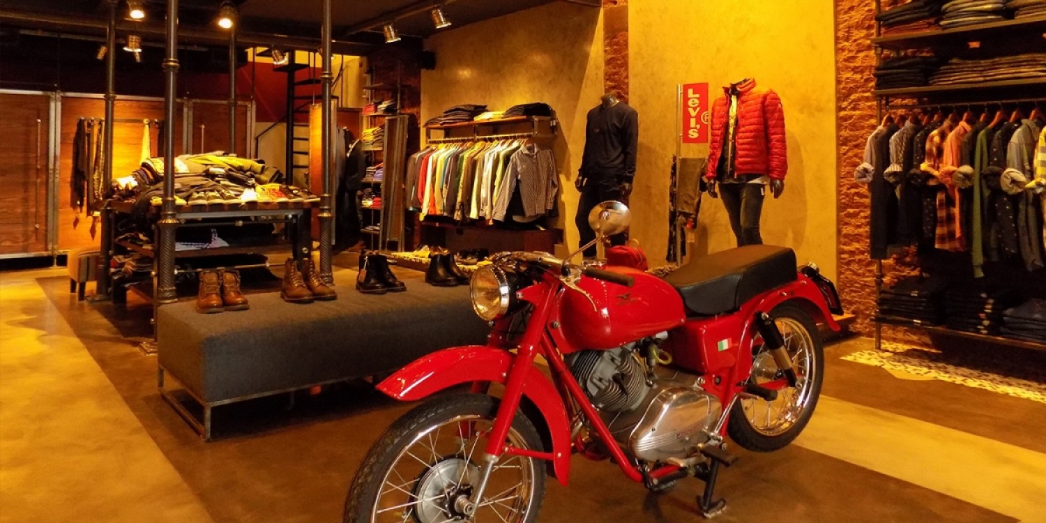 THE JEANS STORE